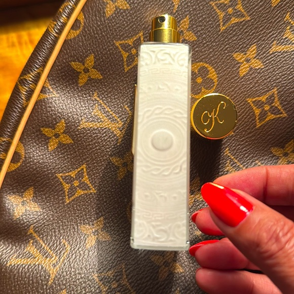 Kilian Perfume with Gold Cap - Picture 3 of 4